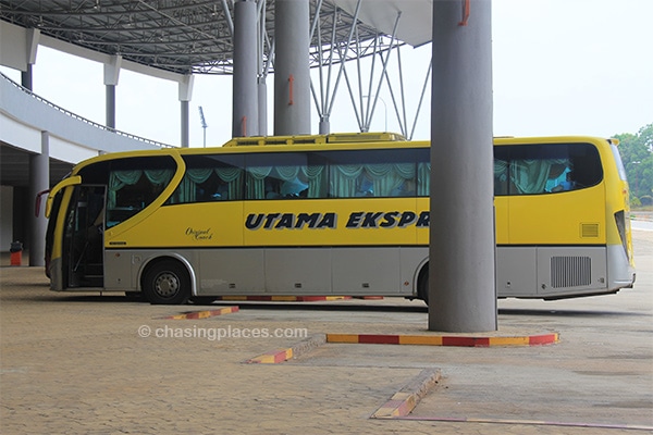 The Utama Ekspres Bus waiting at Kuantan's Express Bus Terminal en route to Kuala Lumpur