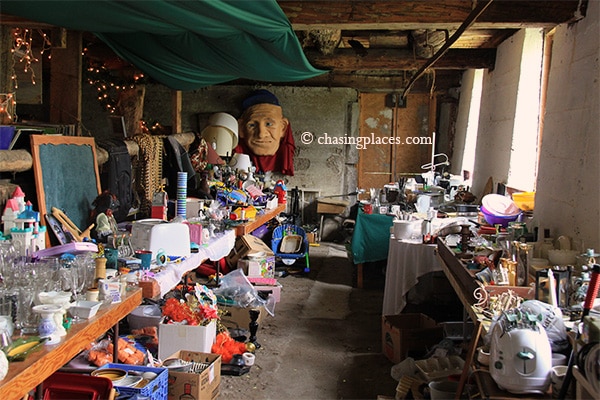 There is a broad range of souvenir items and handy toys inside the flea market.