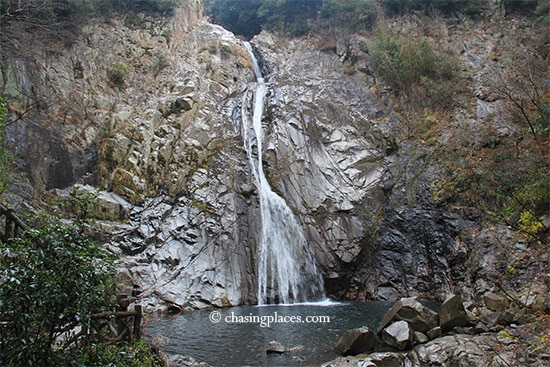 The upper portion of Nunokini Falls, Kobe, Japan
