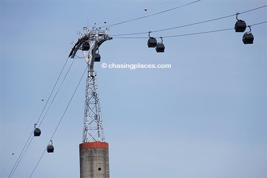 The scenic Singapore Cable Car heading to Sentosa Island