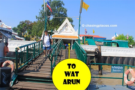 Once the ferry docks, disembark and then go straight and then left to reach Wat Arun