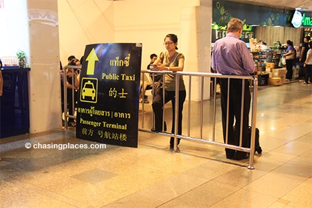 There are a few clear signs as you approach the public taxi area of Don Mueang International Airport