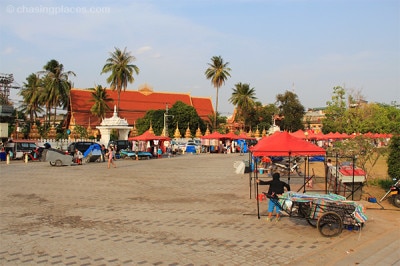 The setting up of the Vientiane Night Market during the day. 