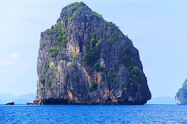 Just one of many stunning limestone karts found in the Bacuit Archipelago