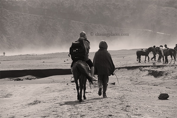 The dusty walk back from Bromo to Cemeru Lawyang