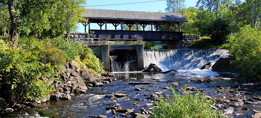 S The scenic Brennan-Creek-Falls