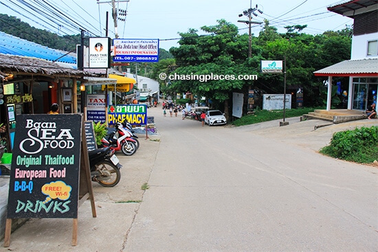 The main road leading through Kantiang Town