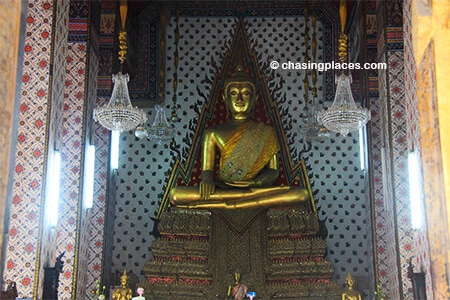 The Buddha inside Wat Arun