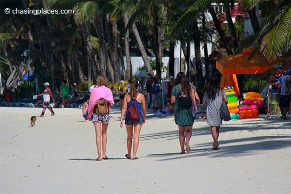 Take a stroll down White Beach if you need to find a boat operator.