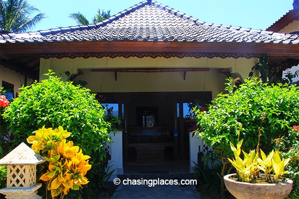 The colourful entrance to our private room at Rinjani Lodge