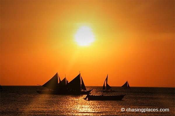 Chasing Places Travel Guide Photos: Top Things to Do on Boracay Island